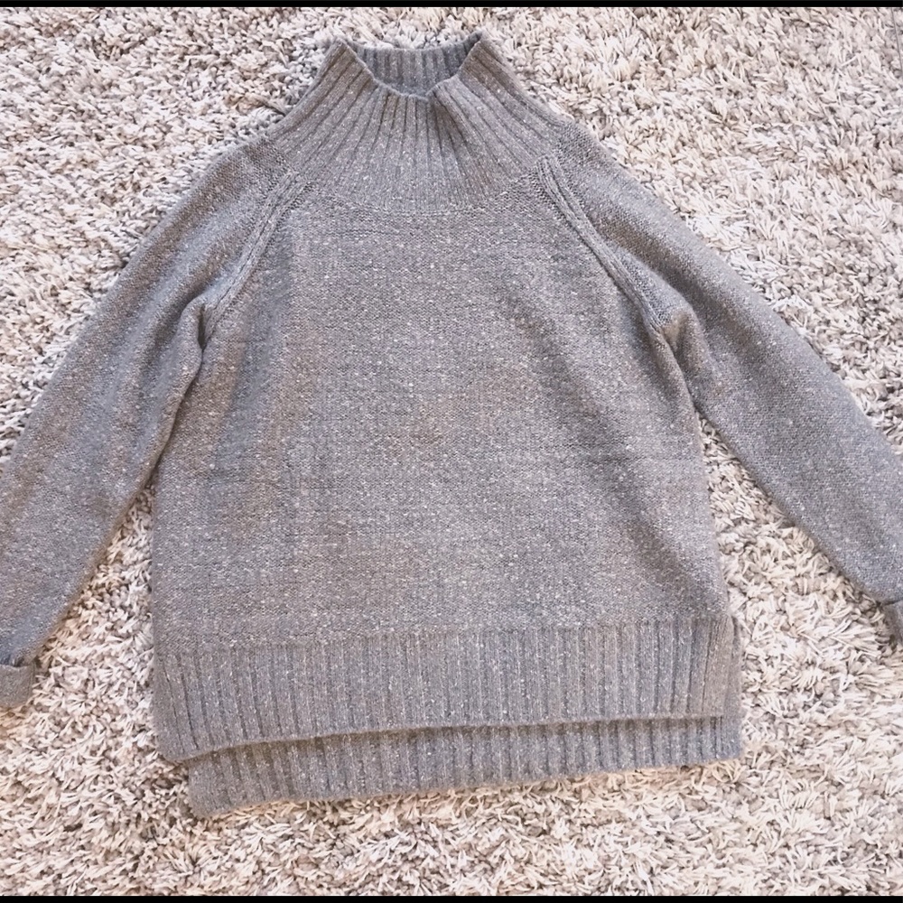 H&M taupe cozy turtleneck XS